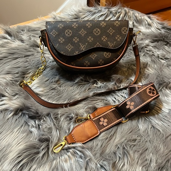 Handbags - Offers Welcome 🙏Not authentic 🌹Pre-loved🌹Brown Designer Crossbody Bag(no return)